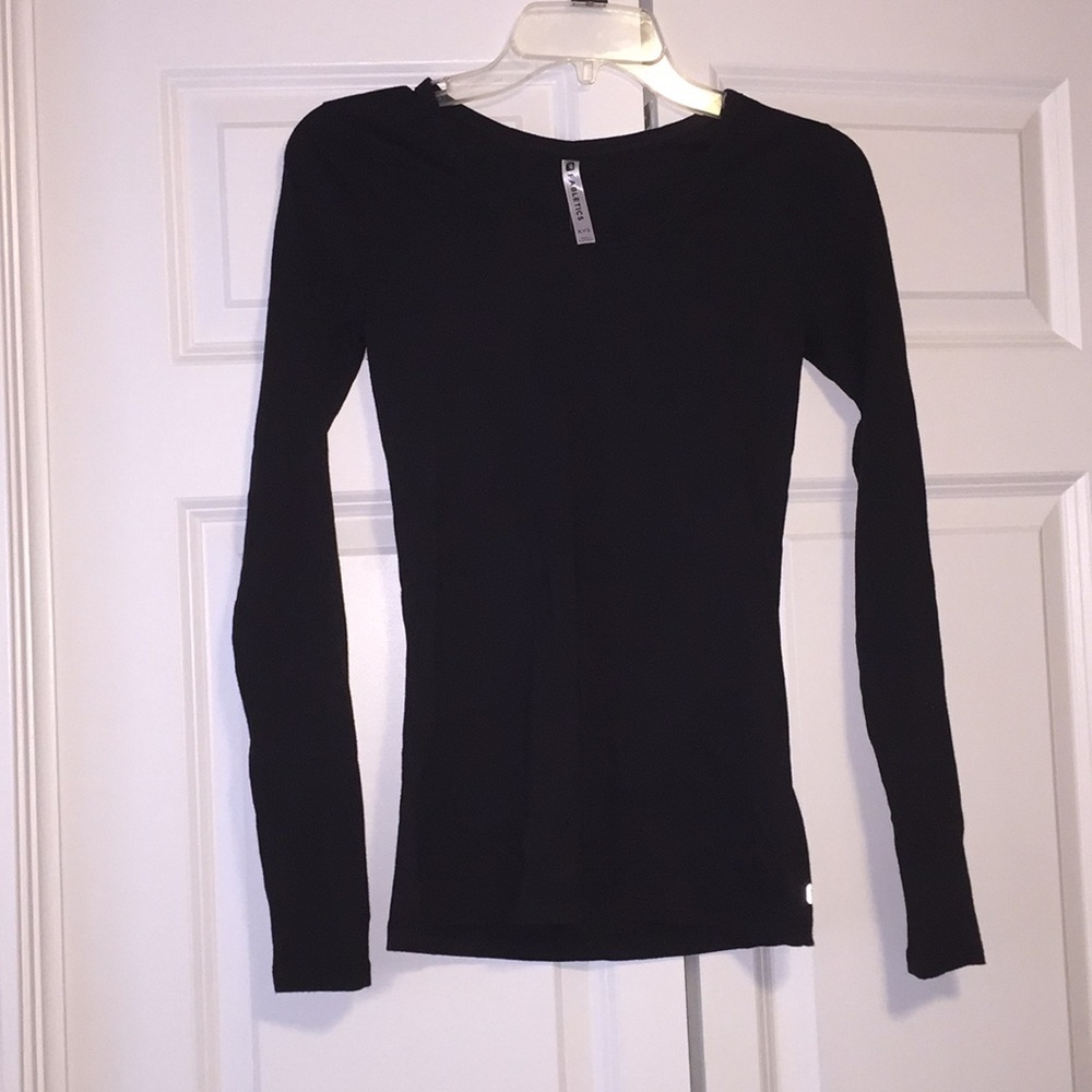 Fabletics Scoop Tee LS II